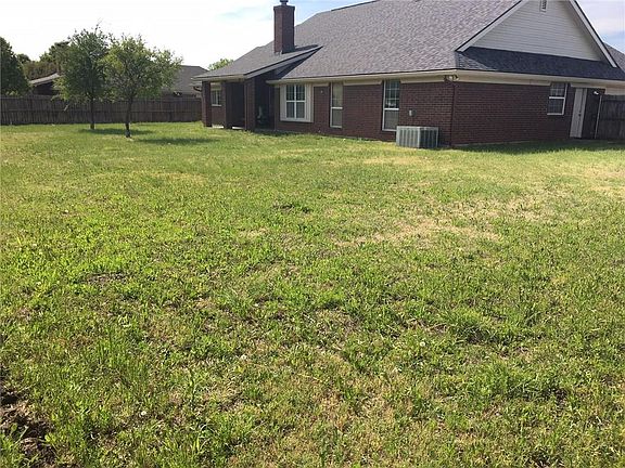 3rd image of 221 Tempest Ln