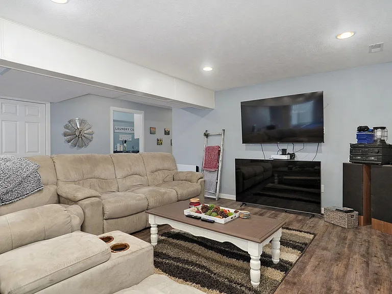 404 E Valley View Rd — Photo 31