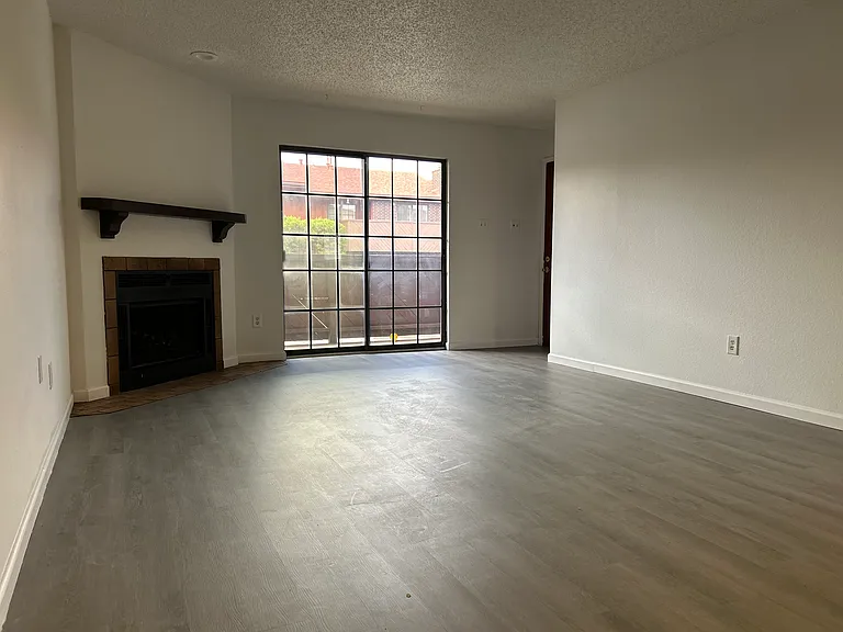1855 Girard Blvd NE — Photo 7