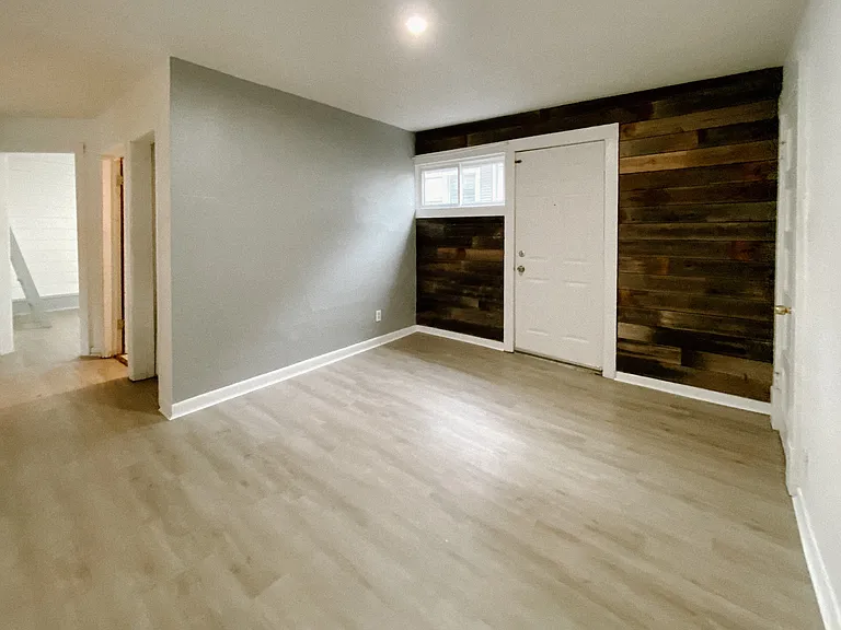 1913 W Mallon Ave — Photo 12