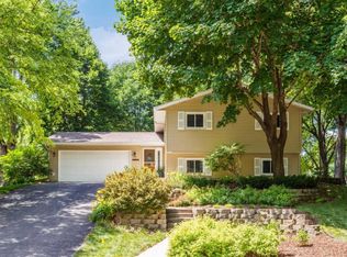 112242 Hutchins Ct, Chaska, MN 55318