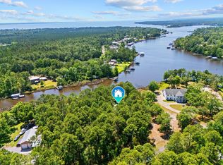 722 Mallet Bayou Rd, Freeport, FL 32439
