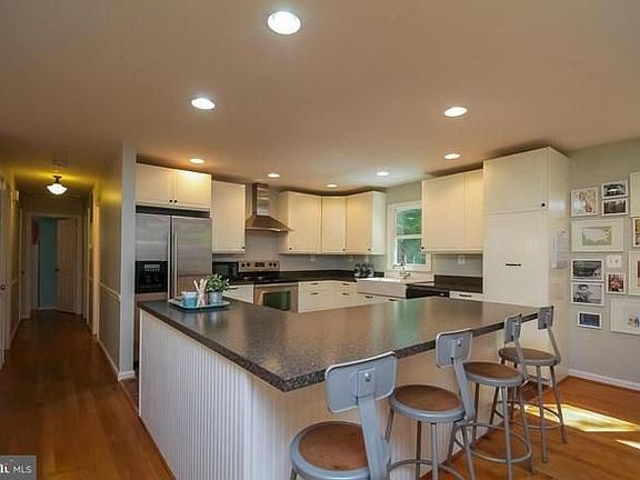 5th image of 1027 Portugal Dr