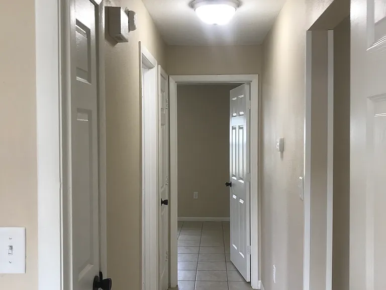 725 N Oak Ave — Photo 6