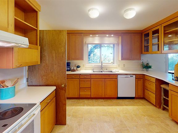 4th image of 70 Kachina St