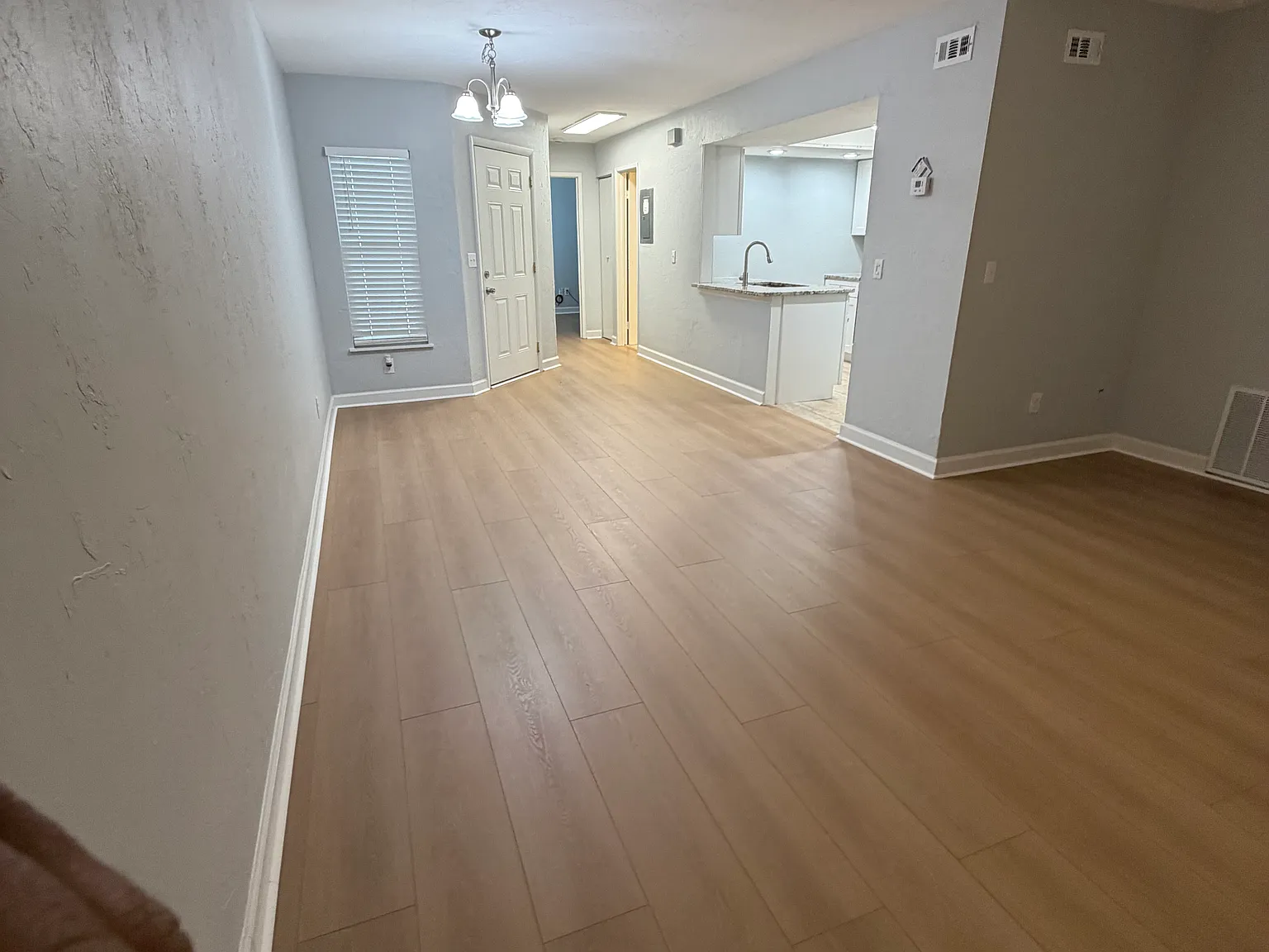 3 bed, 1244 sqft, $1,800 — Photo 4