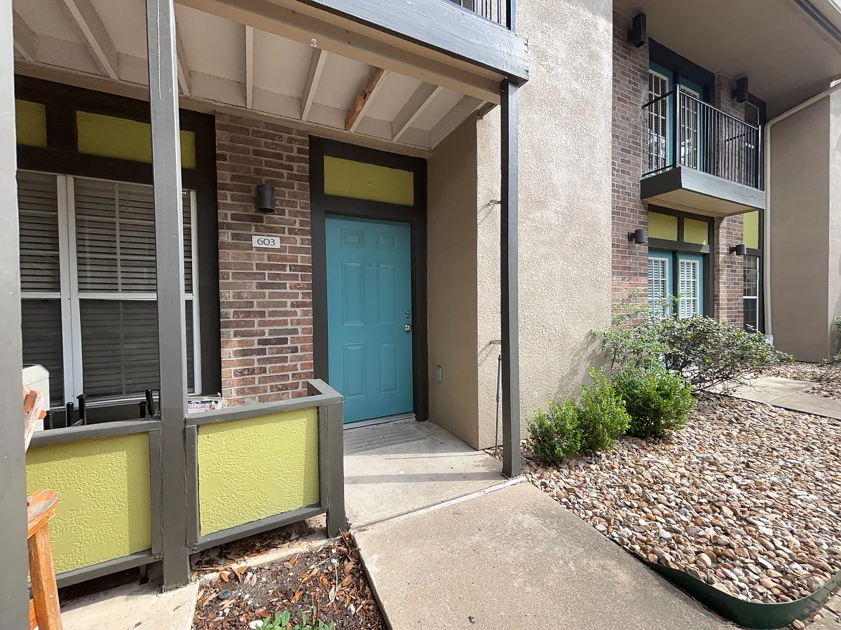 Entry - 7685 Northcross Dr #603