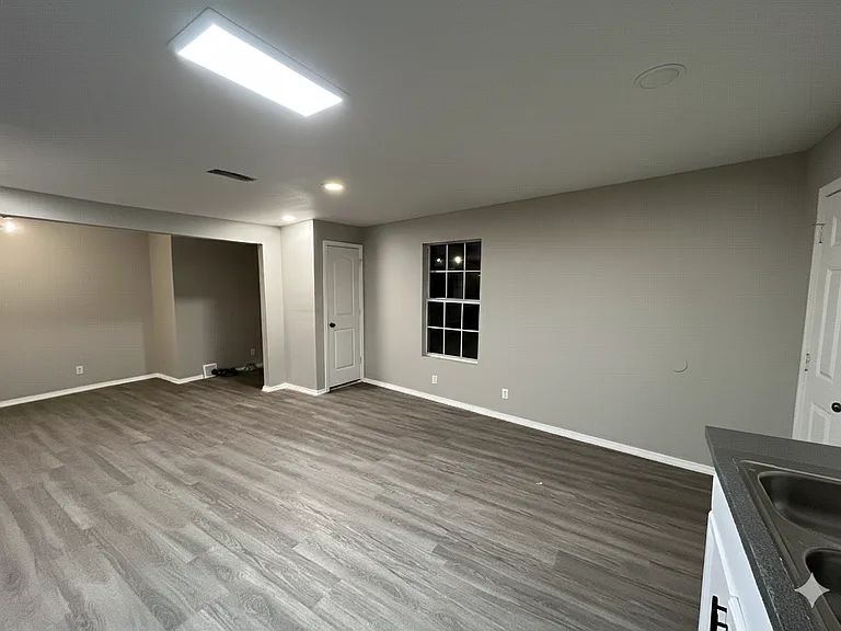 2445 Hudspeth Ave — Photo 15