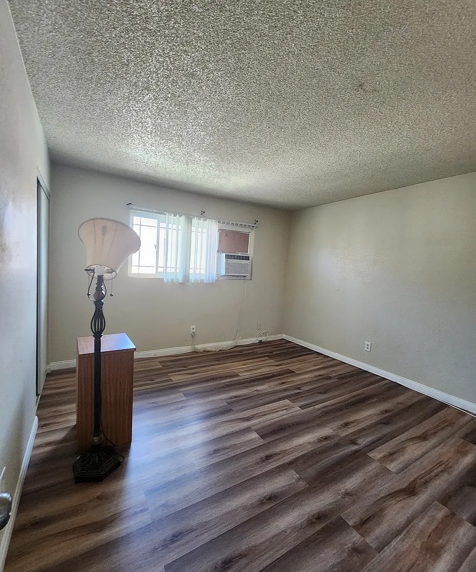 2 bed, 1.5 bath, 1000 sqft, $2,000 — Photo 2