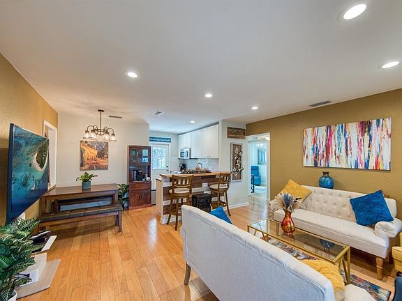 4th image of 264 42nd Ave NE