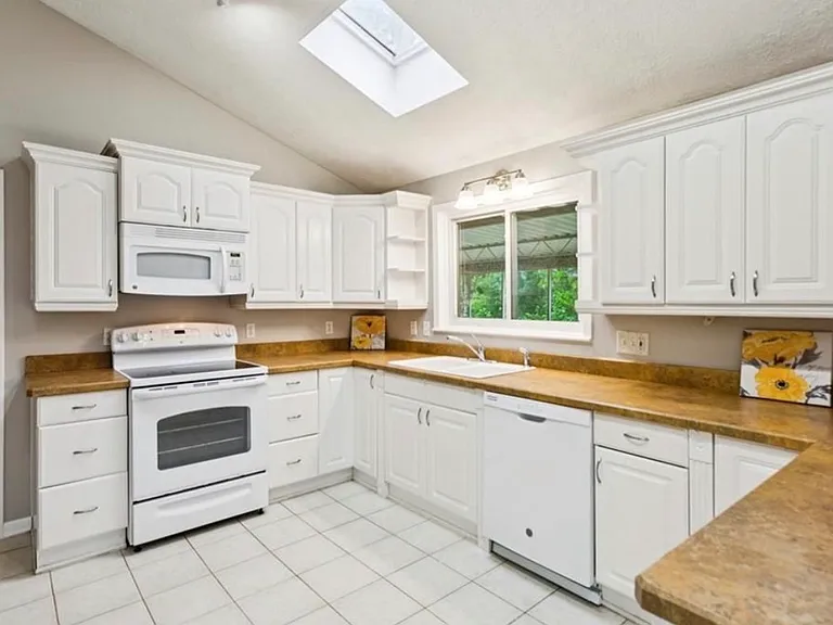 667 Brookline Dr SE — Photo 15