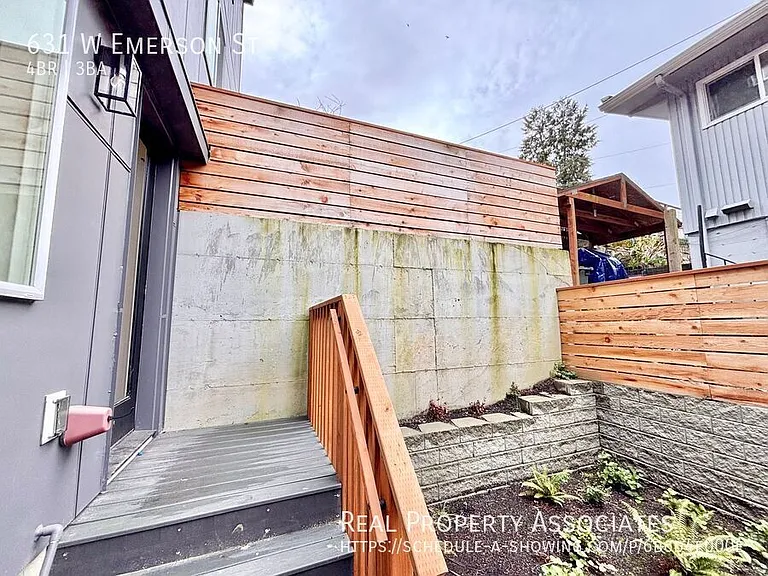 631 W Emerson St — Photo 14