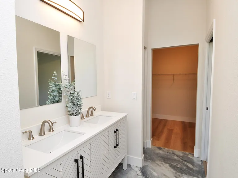 1043 Walden Blvd SE — Photo 24