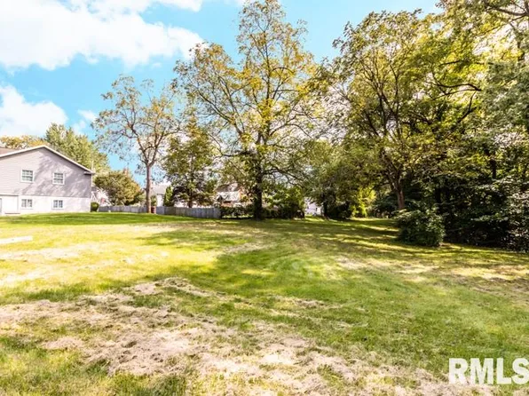 626 Pekin Ave, Creve Coeur, IL 61610
