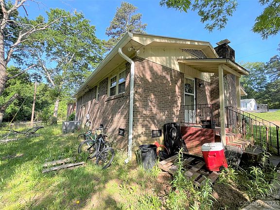 5th image of 306 Burnsville St