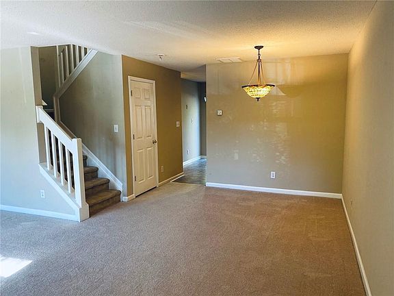 4th image of 1003 Oak Blossom Way
