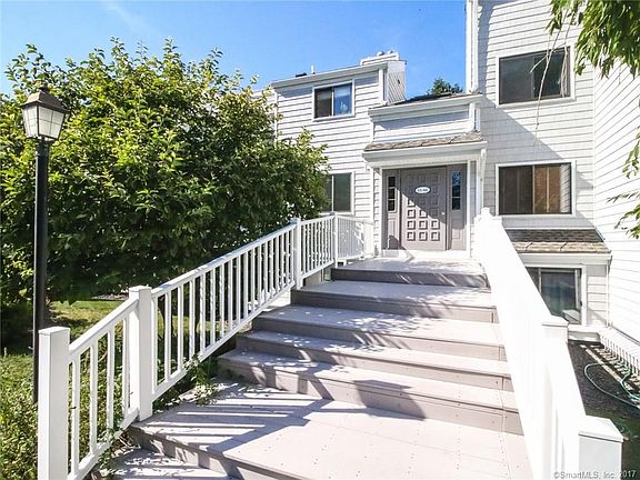 3rd image of 62 Rowayton Woods Dr