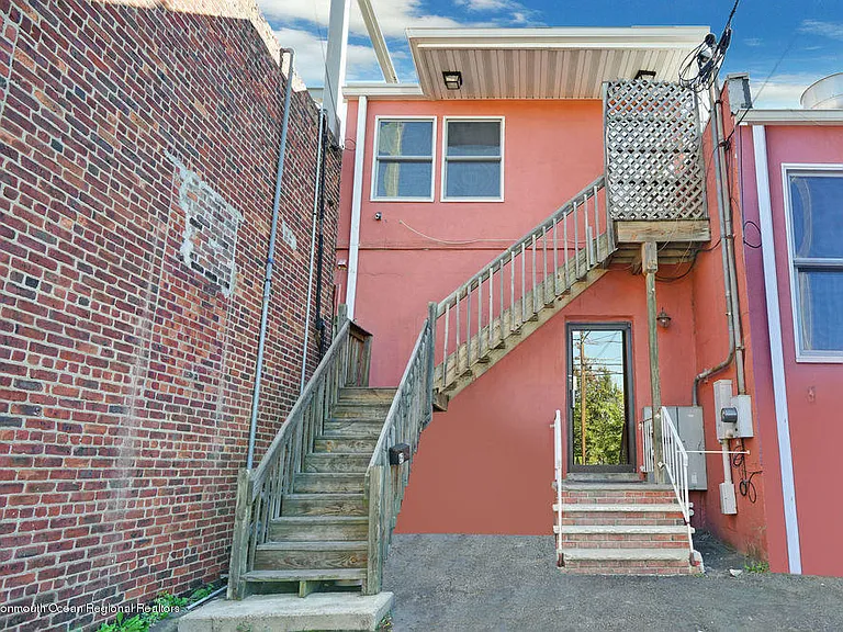 69 1st Ave — Photo 11