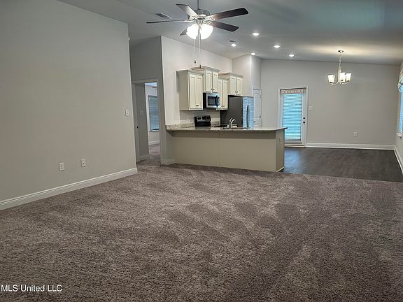 4th image of 14032 Fox Hill Dr