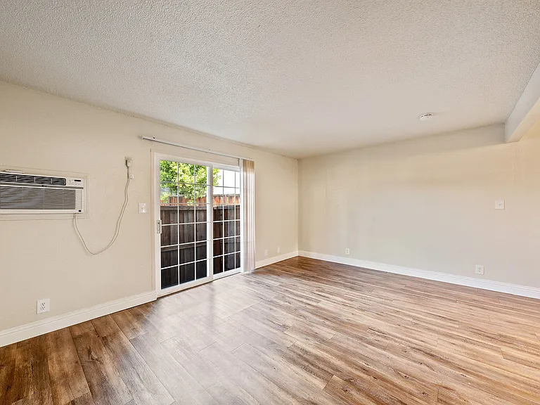 Mountain View Apartments — Photo 29