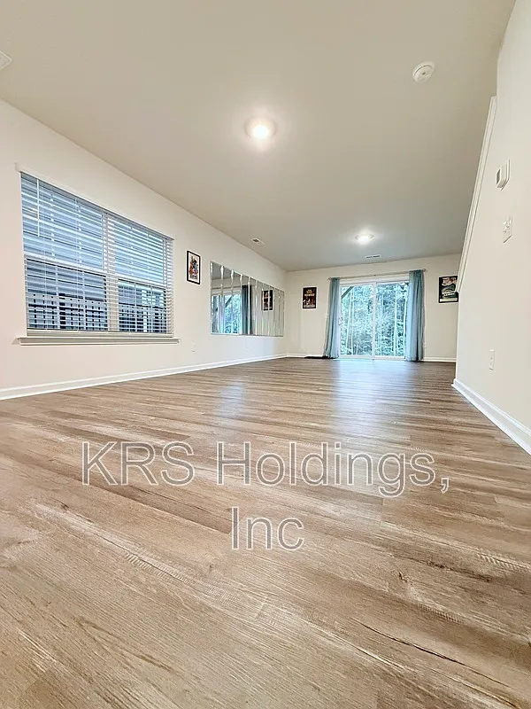 3 bed, 2.5 bath, 2093 sqft, $1,875 — Photo 3