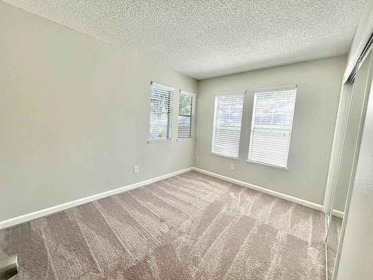 2716 F Street — Photo 7