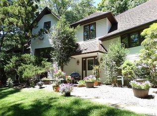 68 Fox Hill Rd, Tuxedo Park, NY 10987