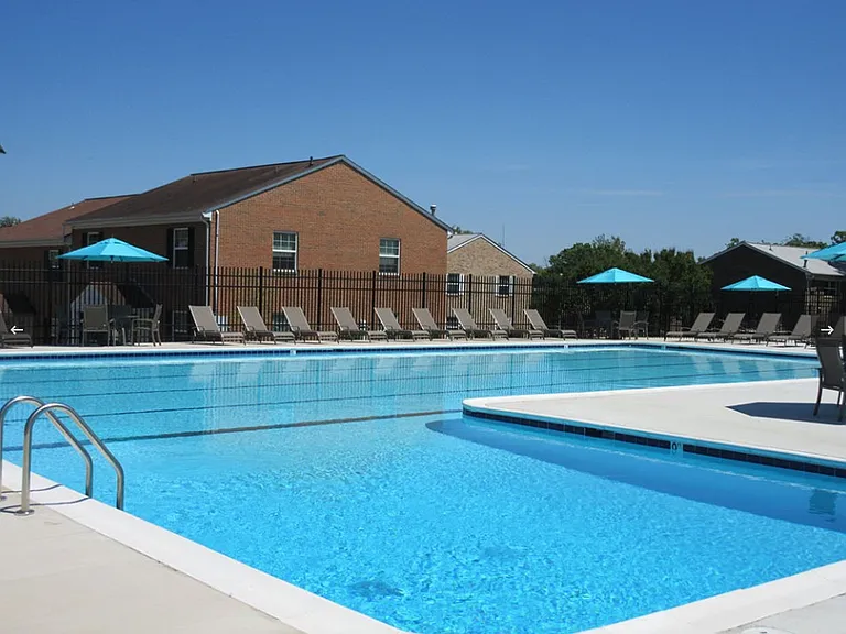 Meadowbrook Apartments — Photo 20