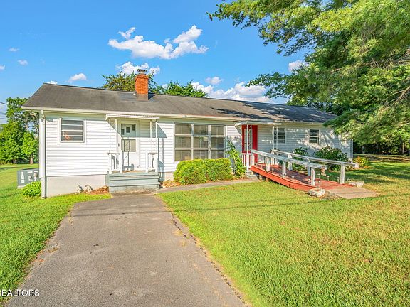 4th image of 6929 Pennell Ln