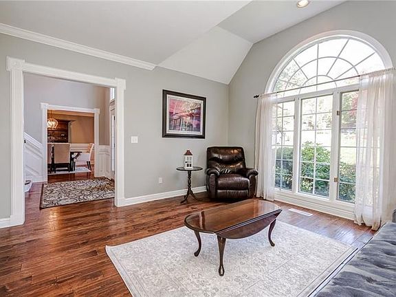 4th image of 2460 Wedgewood Dr