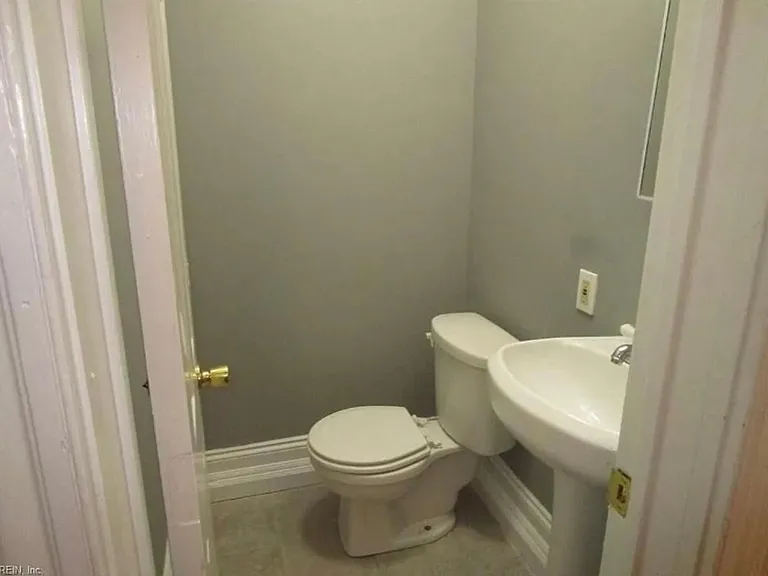 830 Lexington St — Photo 14