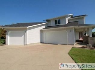 2702 Star Crst, Bristol, WI 53590