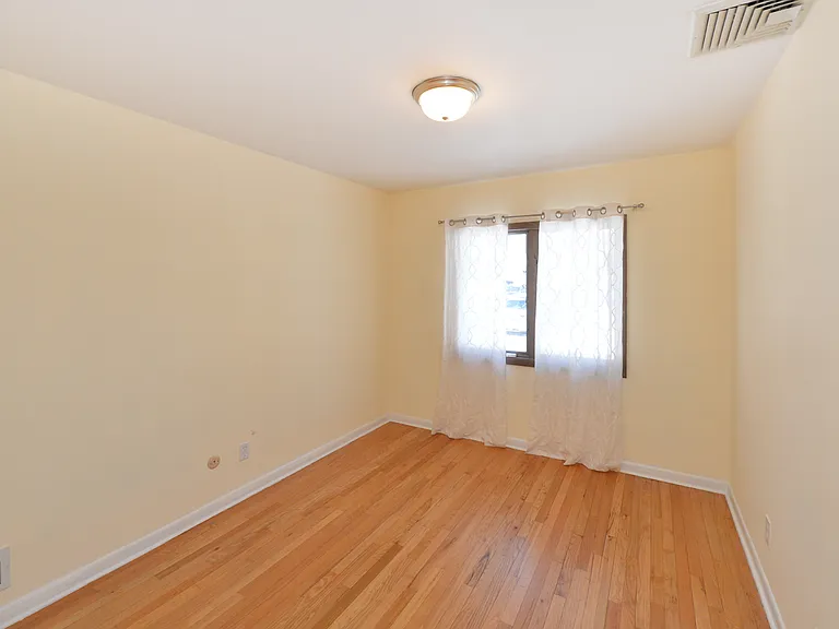 79 Grand Blvd — Photo 14