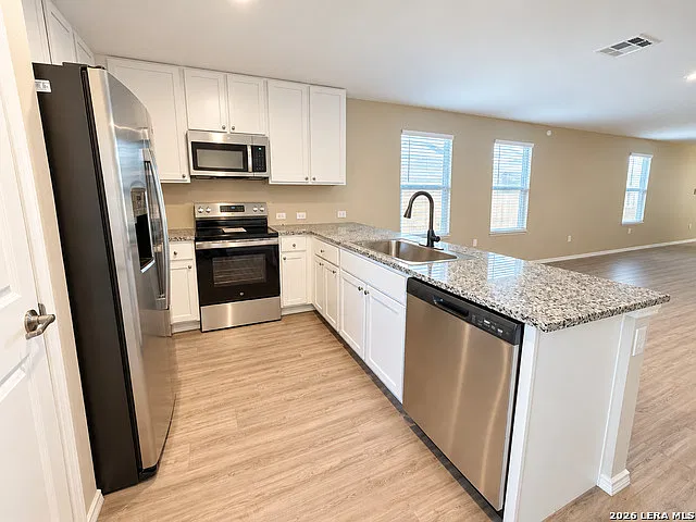 3 bed, 2.0 bath, 1450 sqft, $1,495 — Photo 2