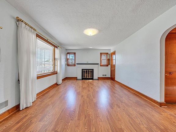 3rd image of 918 Whitney Ave NW