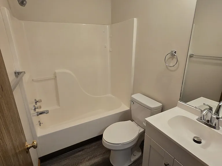 Roxanna Dr — Photo 8