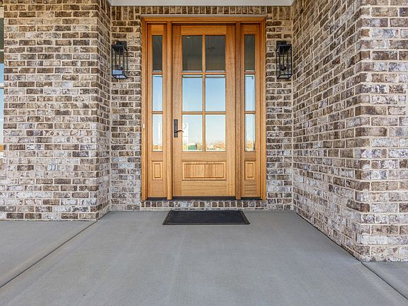 2nd image of 1085 Mission Dr