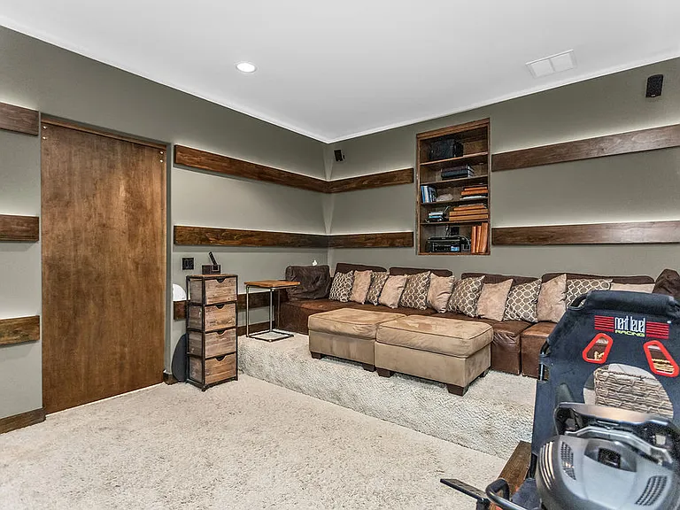 10027 Hillsdale Ln — Photo 16