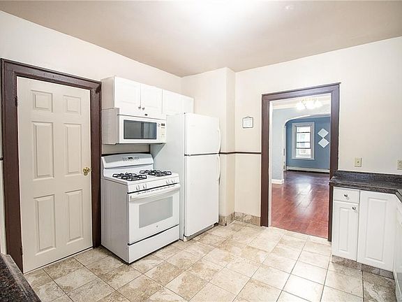 5th image of 50 Olcott Pl