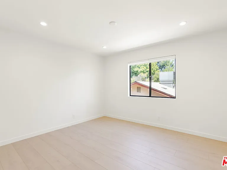 4933 Collett Ave — Photo 30