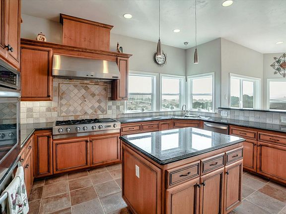 3rd image of 401 Oak View Ct