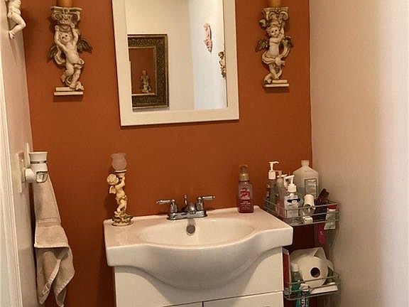 3rd image of 102 Dixon St #11