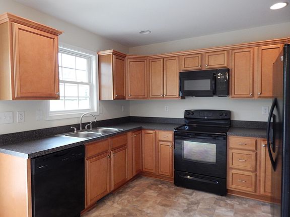 3rd image of 304 Todd Ln