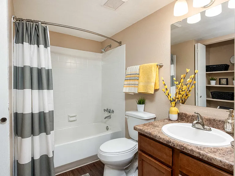 Oak Ridge Apartments — Photo 11