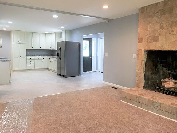 4th image of 444 Dimmick Ave