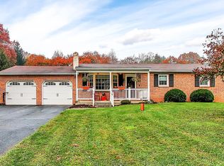 4 Stanley Lee Dr, Elverson, PA 19520