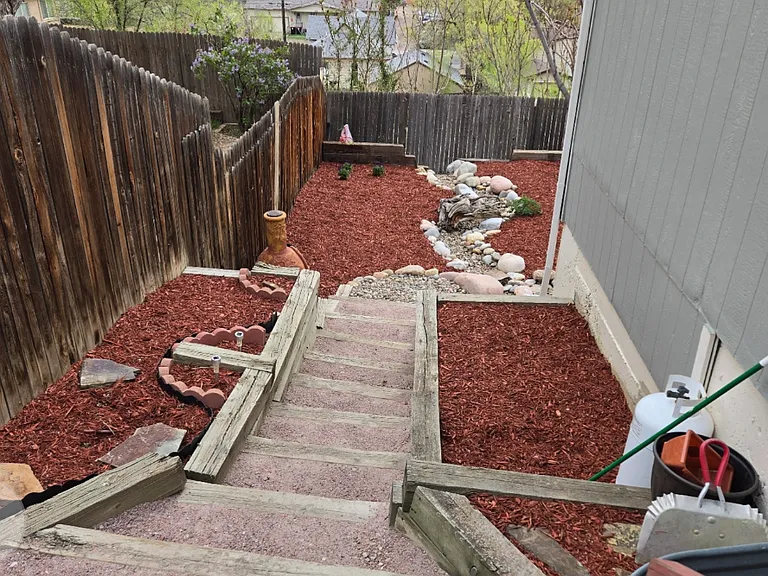 Columbine Ave — Photo 2