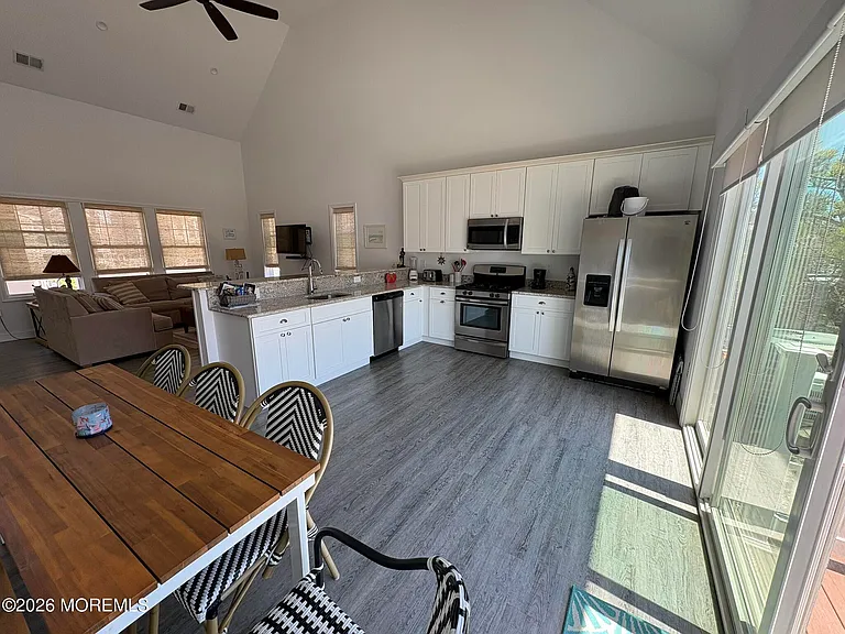 215 Heron Rd — Photo 6