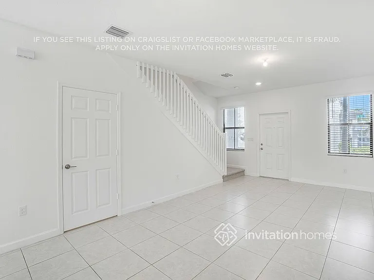 2839 SW 16th Ter — Photo 2