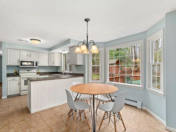 3rd image of 3 Briarwood Ln